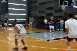 莫兰特看到菲律宾球迷跳自己的庆祝舞蹈忍不住了😂