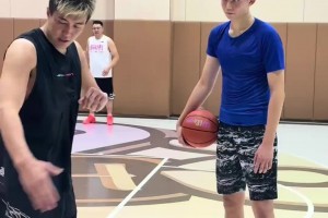 郭艾伦精心指导未来之星 14岁2米蔡崇信留学基金球员