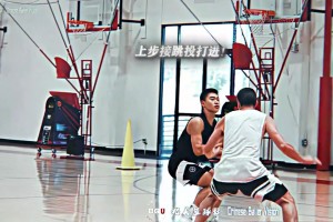 中国男篮后卫的希望！赵维伦跟普理查德单挑集锦