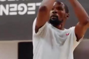 独树一帜的风格！无论何时看杜兰特投篮训练都是一种享受！